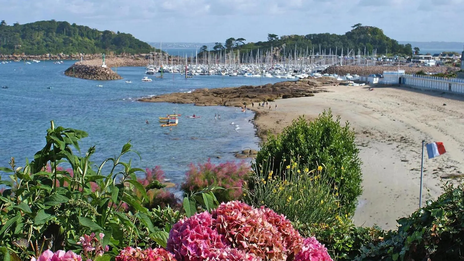 Holiday Home In Dream Location, Pink Granite Coast Trébeurden 0*,